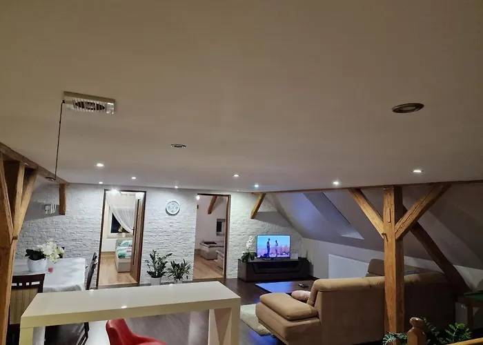 Asienka 1 Apartment *